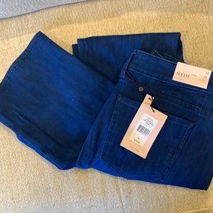 NYDJ NWT  With 2 back pockets and 3 front.